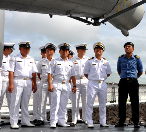 Chiến hạm Việt Nam rời Brunei 12
