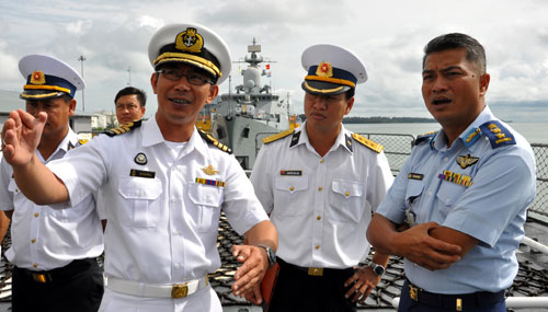 Chiến hạm Việt Nam rời Brunei 13