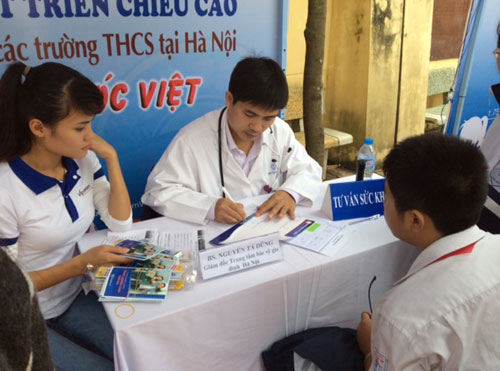 Hơn 1000 học sinh THCS Chu Văn An được khám, tư vấn chiều cao 1