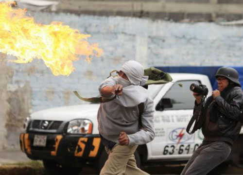 Xung đột nổ ra trong cuộc biểu tình ở Mexico 1