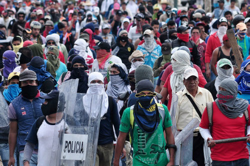 Xung đột nổ ra trong cuộc biểu tình ở Mexico 2