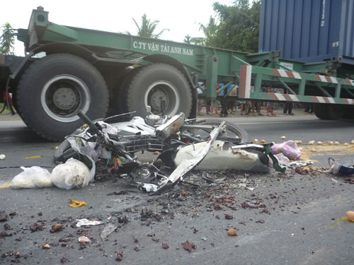 Tiền Giang: Va chạm xe Container một thanh niên tử vong tại chỗ