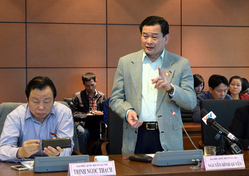 ĐB Nguyễn Đình Quyền phát biểu tại phiên thảo luận hôm qua