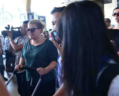 Kelly Clarkson cùng chồng và con gái đến  TP.HCM 1