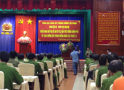 Trung tướng Nguyễn Tiến Lực phát biểu tại hội nghị