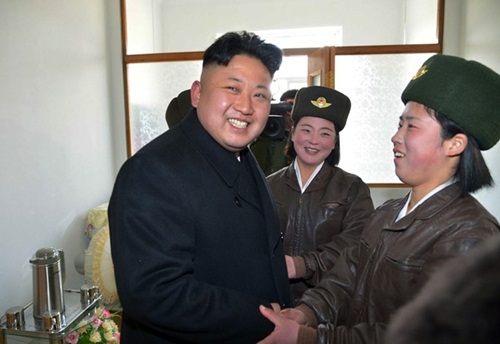 Không có chuyện người Triều Tiên phải để tóc giống Kim Jong-un - Ảnh: Reuters