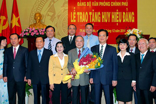 Các đồng chỉ lãnh đạo Đảng, nhà nước, Bộ ngành Trung ương và địa phương cùng nguyên Thủ tướng Phan Văn Khải - Ảnh: VGP/Nhật Bắc