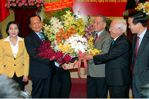 Đảng bộ TPHCM chúc mừng nguyên Thủ tướng Phan Văn Khải - Ảnh: VGP/Nhật Bắc