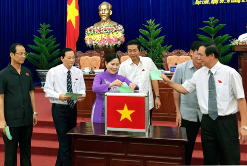 Đại biểu HĐND tỉnh Bạc Liêu bỏ phiếu tín nhiệm