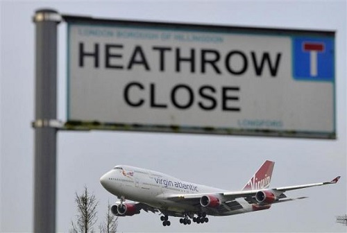 Tất cả các chuyến bay từ sân bay quốc tế Heathrow đã bị hoãn. – Ảnh: Reuters