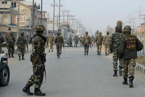 Ấn Độ và Pakistan đấu súng ở Kashmir
