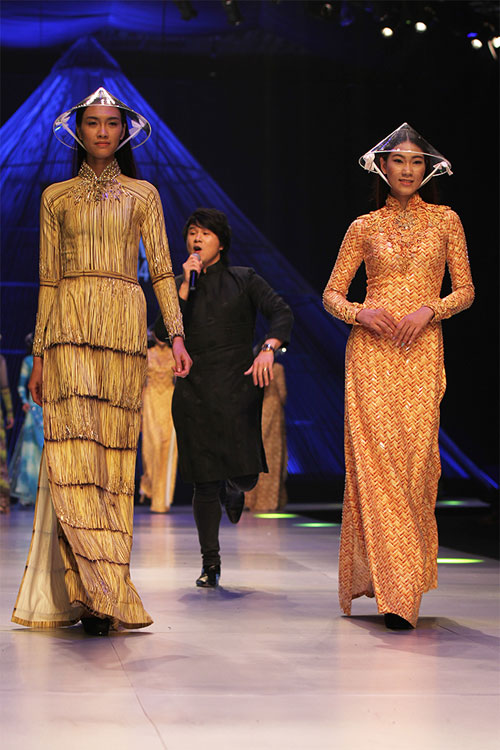 “Cơn mưa” của Công Trí khép lại Tuần lễ thời trang quốc tế Việt Nam 2