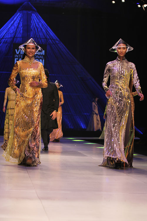 “Cơn mưa” của Công Trí khép lại Tuần lễ thời trang quốc tế Việt Nam 3