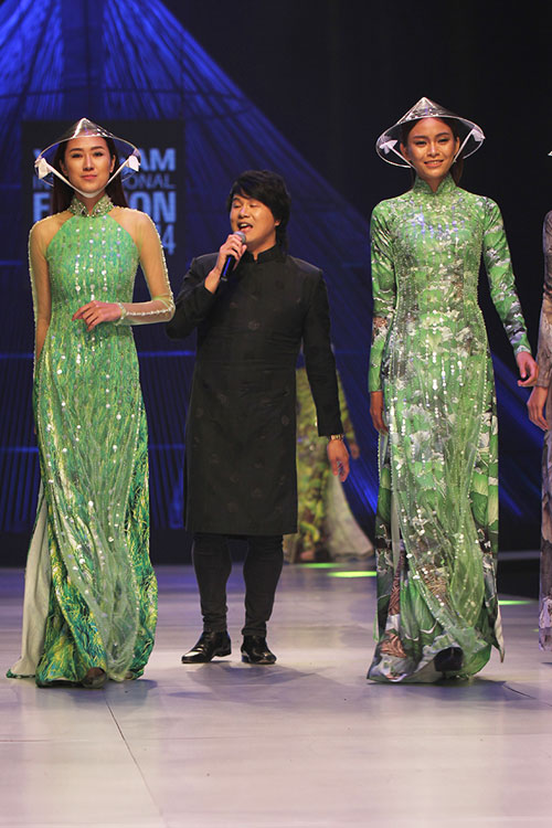 “Cơn mưa” của Công Trí khép lại Tuần lễ thời trang quốc tế Việt Nam 5