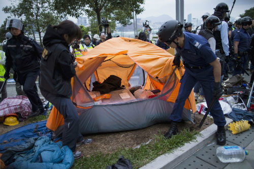 Người biểu tình Hồng Kông: “Bạo lực hay không bạo lực?” 1