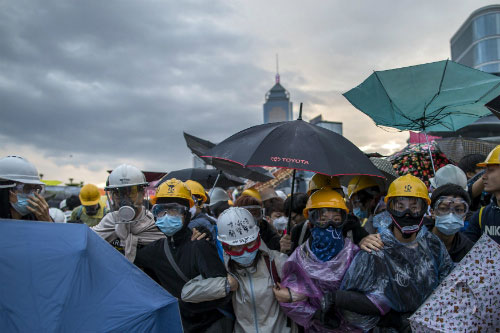 Người biểu tình Hồng Kông: “Bạo lực hay không bạo lực?” 3