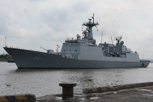 Cận cảnh khu trục hạm tàng hình Hàn Quốc thăm TP.HCM 1