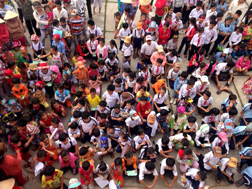 Hàng ngàn học sinh, người nghèo được giúp đỡ trong ngày “Trà Ôn Yêu Thương” 2