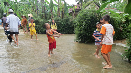 Lũ vừa lên đã có hai học sinh chết đuối