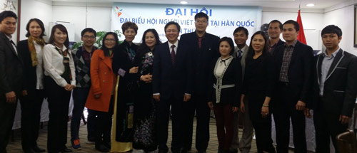 Đại sứ Phạm Hữu Chí và phu nhân và Ban chấp hành Hội người VN tại Hàn Quốc khóa 2