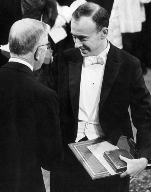 Watson (phải) trong ngày nhận giải năm 1962