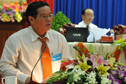 Ông Trần Văn Lân -  Giám đốc Sở nội vụ Bình Phước trả lời chất vấn