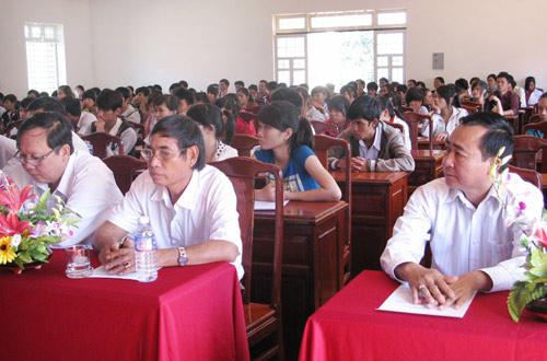 Lãnh đạo UBND tỉnh Bình Phước gặp gỡ sinh viên hệ cử tuyển
