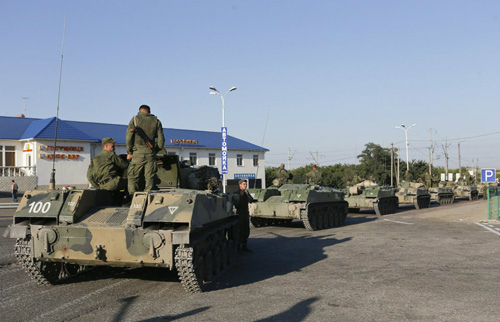 Ukraine và phương Tây tố Nga đưa xe tăng sang lãnh thổ Ukraine