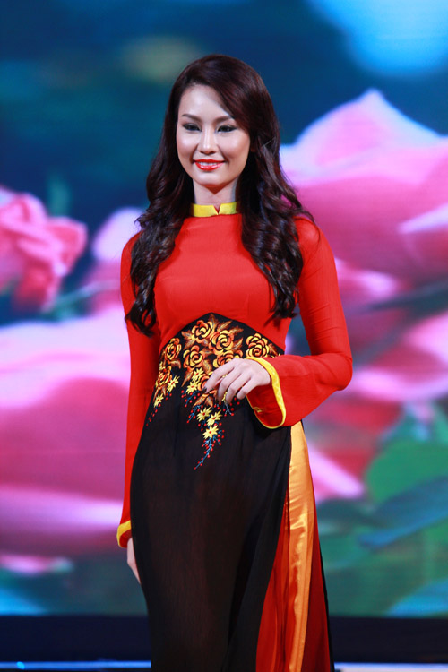 Một số mẫu trang phục áo dài của NTK Thuận Việt 6