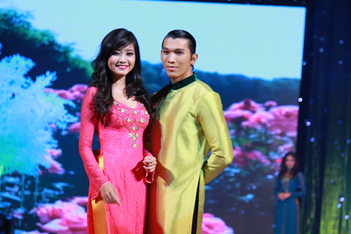 Một số mẫu trang phục áo dài của NTK Thuận Việt 7