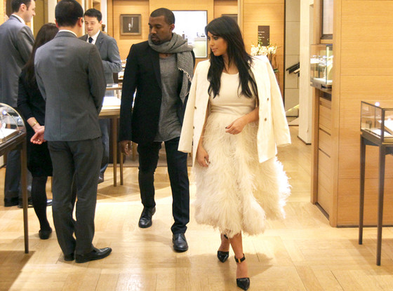 Kim Kardashian mua sắm thả ga cùng người tình 