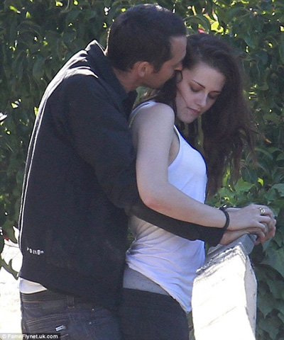 Vợ đạo diễn vụng trộm với Kristen Stewart chia tay chồng