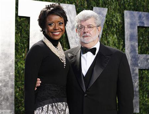 Nhà làm phim George Lucas, tác giả loạt phim ăn khách Star Wars (Chiến tranh giữa các vì sao) đã đính hôn với bạn gái lâu năm ở tuổi 68