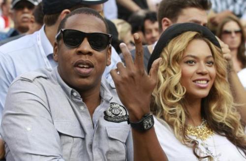 Beyoncé mua búp bê kim cương 80.000 USD tặng con gái
