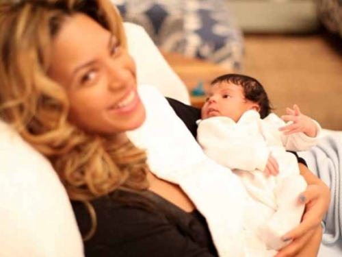 Beyoncé mua búp bê kim cương 80.000 USD tặng con gái