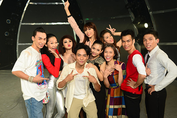   Là một fan của chương trình, Hà Anh không bỏ qua cơ hội chụp ảnh cùng các thí sinh