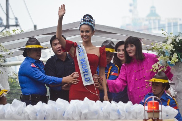 Ngay sau chiến thắng của Megan Young tại Miss World 2013, phía Mỹ đã gửi đơn yêu cầu ban tổ chức cuộc thi phải công nhận cô là thí sinh đại diện cho nước Mỹ chứ không phải Phillipines