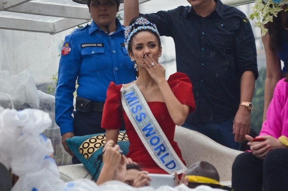 Ngay sau chiến thắng của Megan Young tại Miss World 2013, phía Mỹ đã gửi đơn yêu cầu ban tổ chức cuộc thi phải công nhận cô là thí sinh đại diện cho nước Mỹ chứ không phải Phillipines