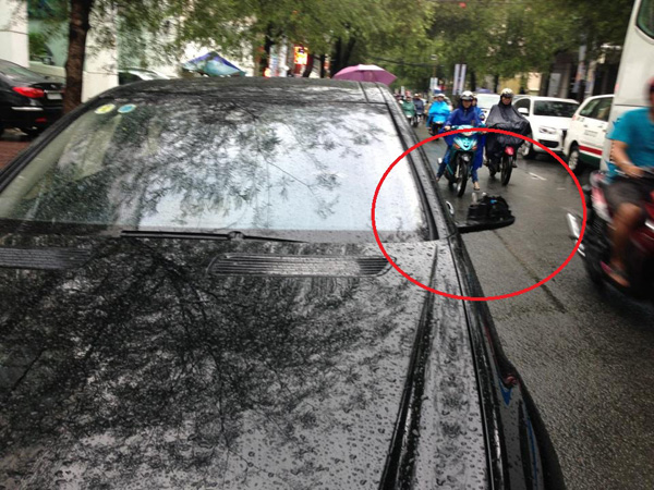 Xe hơi của Vy Oanh bị cướp bẻ kính ngay giữa ban ngày 4