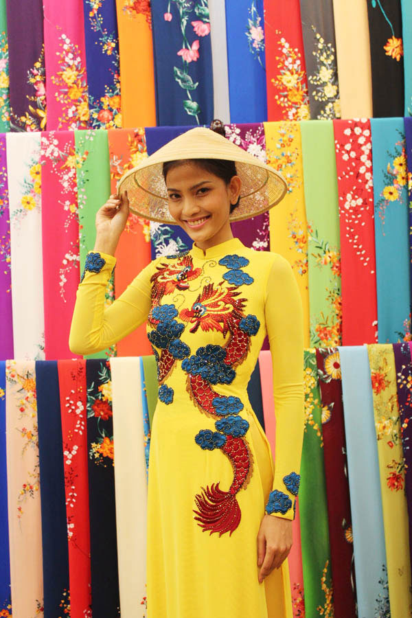 Trang phục dân tộc cho Trương Thị May sẽ lấy ý tưởng từ hoa sen 4