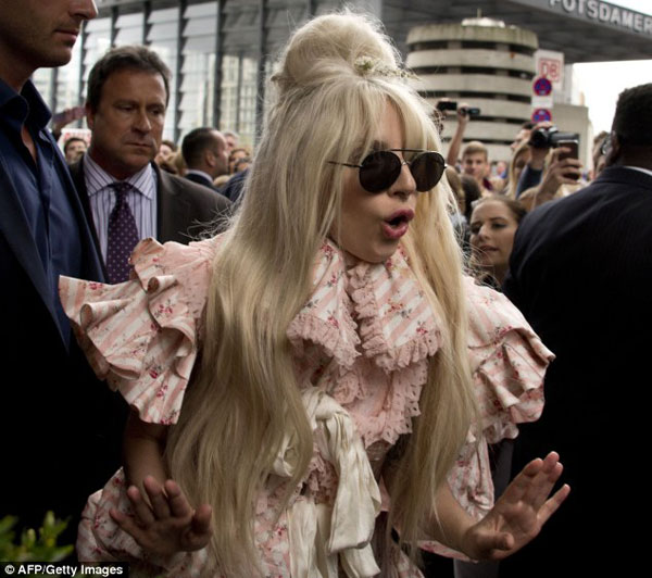 Lady Gaga trở lại và lợi hại hơn 12