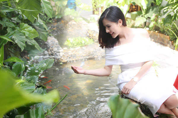 ‘Người yêu tin đồn’ chúc mừng Vân Trang khai trương spa 18