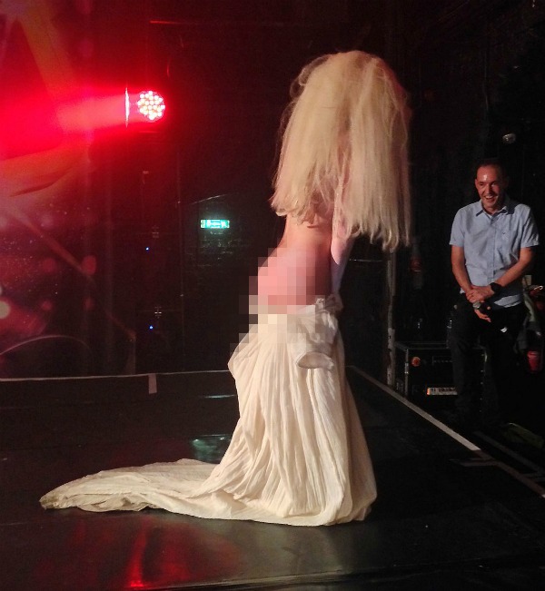 Lady Gaga stripped off her clothes while performing at a gay bar 1