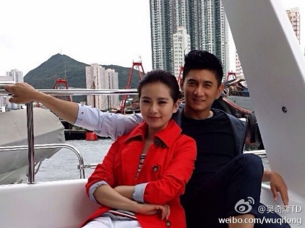 Tấm hình hạnh phúc với Lưu Thi Thi do chính Ngô Kỳ Long đưa lên weibo cá nhân