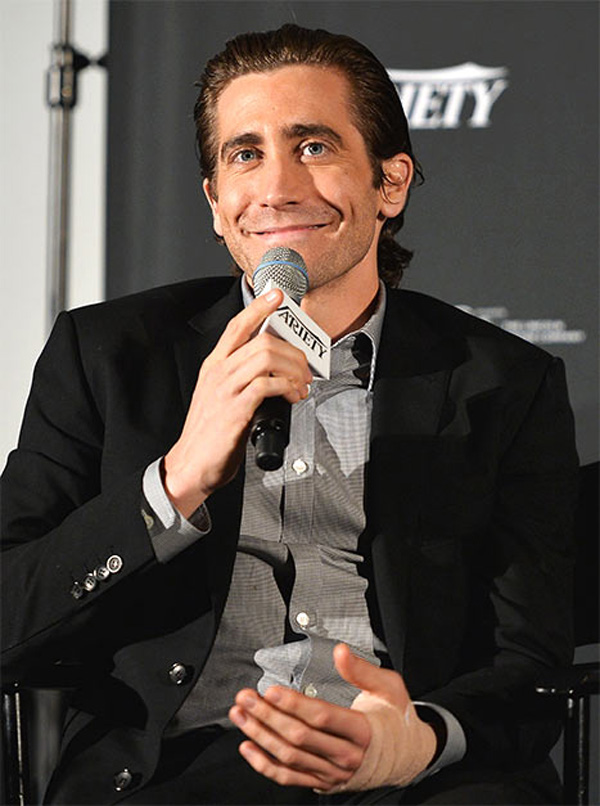 Jake Gyllenhaal tại 2013 Variety Screening với bàn tay băng bó - Ảnh: Getty Image 