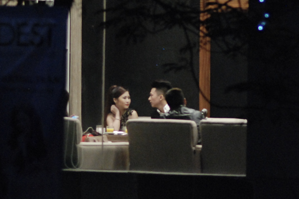 Hương Tràm tươi tắn bên bạn trai sau scandal với Thu Minh 4
