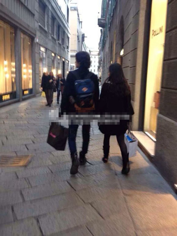 Lộ ảnh Moon Geun Young và Kim Bum tay trong tay ở Milan 5