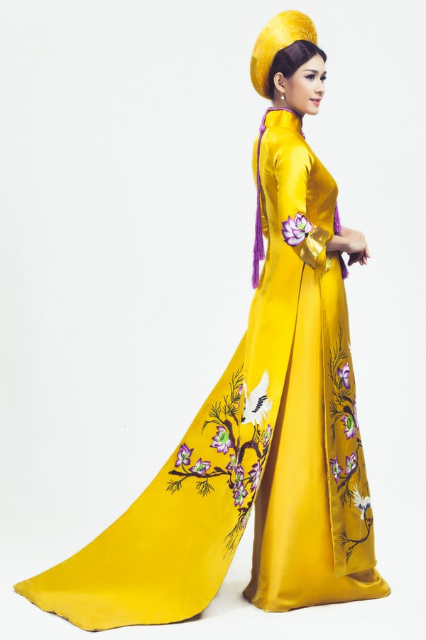 Lô Hương Trâm kiều diễm với áo dài tại Hoa hậu Quốc tế 2013 d