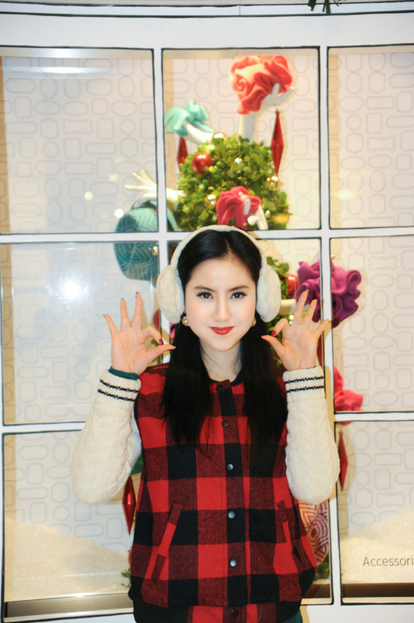 Hoa hậu phu nhân 2012 lung linh với ảnh Giáng sinh 9