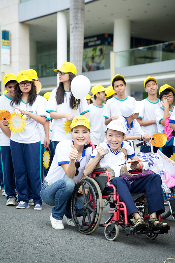 Hoa hậu Trần Thị Quỳnh đi bộ vì người khuyết tật Việt Nam 11